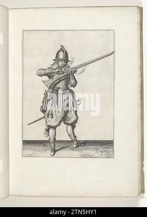 Soldat qui souffle la mèche et recouvre la poêle avec ses doigts (n° 9), ca. 1600, 1597 - 1607 Un soldat, à droite, à droite, tenant un gouvernail (un certain type d'arme à feu) de sa main gauche (n° 9), ca. 1600. Il porte le gouvernail à sa bouche pour souffler la mèche, avec deux doigts il recouvre la poêle contre les étincelles. Plaque 9 dans les instructions pour manipuler le gouvernail : Corte Onderwysinghe sur l'image de Figuerliicke, intéressé t'rechte Ghebruyck des Roers. Partie des illustrations dans : J. de Gheyn, Weapons Handele of Roers Musquetten and Spiessen, la Haye, 1607. La guerre était autour de 1600. imprimer mak Banque D'Images