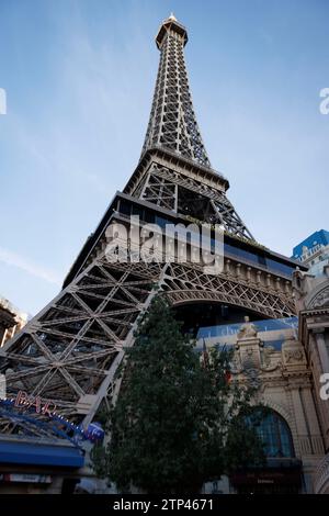 Vue générale de Paris Las Vegas Hotel & Casino à Las Vegas, Nevada, États-Unis. Photo prise le 11 décembre 2023. © Belinda jiao jiao.bilin@gmail.c. Banque D'Images
