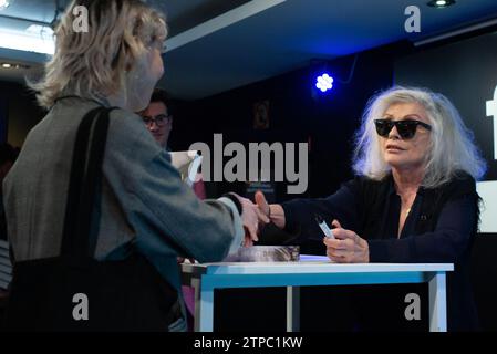 La chanteuse Debbie Harry signe des copies de son autobiographie 'de cara' à la FNAC Callao, le 19 novembre 2023 à Madrid, Espagne. Avec la participation des artistes : Debbie Harry où : Madrid, Spain quand : 19 Nov 2023 crédit : Oscar Gonzalez/WENN Banque D'Images