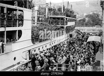 06/14/1939. Apparition du quai de Gênes (Italie) à l'arrivée du navire à vapeur 'Duilio', qui a amené de Palma de Majorque les troupes italiennes qui ont combattu en Espagne contre les rouges pendant la guerre civile espagnole. Photo : Luce. Crédit : Album / Archivo ABC / Luce Banque D'Images