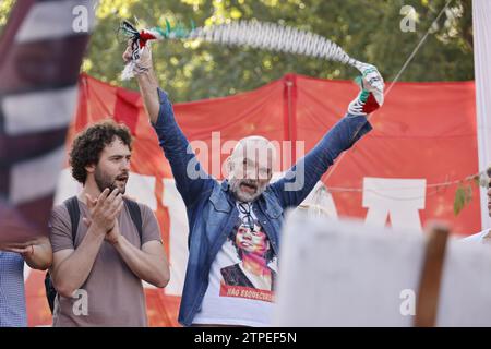 Buenos Aires, Argentine. 20 décembre 2023. Des milliers de manifestants protestent contre l'inaction du gouvernement et l'hyperinflation le 20 décembre 2023 à Buenos Aires, en Argentine. Crédit : Bernard Menigault/Alamy Live News Banque D'Images