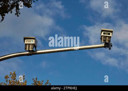 Madrid, 11/30/2018. Inauguration de la zone centrale de Madrid, Calle Atocha à la confluence avec Glorieta de Carlos V. caméras de surveillance et contrôle d'accès à la zone. Photo : Guillermo Navarro. ARCHDC. Crédit : Album / Archivo ABC / Guillermo Navarro Banque D'Images