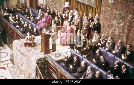11/22/1975. Couronnement de Don Juan Carlos comme roi d'Espagne le 11-22-75 dans son premier discours. Crédit : Album / Archivo ABC Banque D'Images