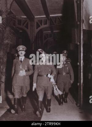 10/22/1940. Entretien à Hendaye. La photo authentique de l'Acte, avec franchise les yeux fermés et Hitler sans deux têtes derrière. Bien que la photographie ait été retouchée par le régime, ABC l'a publiée telle quelle sur la couverture de son édition d'octobre 25. Crédit : Album / Archivo ABC Banque D'Images