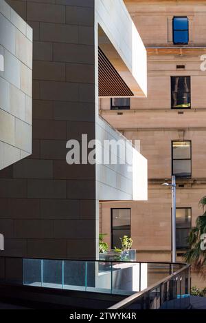 Les balcons du niveau inférieur de l'AMP Quay Quarter Building situé à Phillip Street, Sydney, Australie Banque D'Images