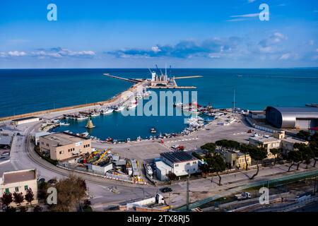 Vue aérienne du port de Porto di Ortona. Banque D'Images