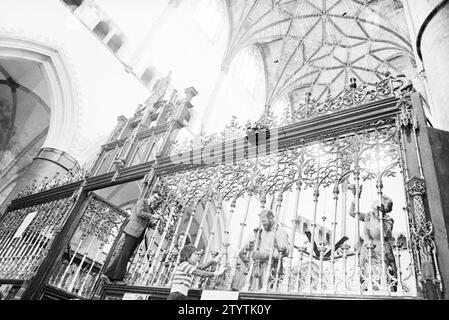 Nettoyage de l'écran de choeur de la Grote Kerk à Haarlem, St. Bavo, 14-04-1975, Whizgle nouvelles du passé, adaptées à l'avenir. Explorez les récits historiques, l'image de l'agence néerlandaise avec une perspective moderne, comblant le fossé entre les événements d'hier et les perspectives de demain. Un voyage intemporel façonnant les histoires qui façonnent notre avenir. Banque D'Images