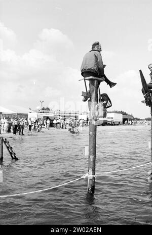 Concours de pole sitting Oosterduinse Meer Noordwijkerhout, Noordwijkerhout, 00-00-1982, Whizgle nouvelles du passé, adaptées à l'avenir. Explorez les récits historiques, l'image de l'agence néerlandaise avec une perspective moderne, comblant le fossé entre les événements d'hier et les perspectives de demain. Un voyage intemporel façonnant les histoires qui façonnent notre avenir. Banque D'Images