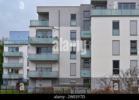 20 décembre 2023, Brandenburg, Francfort (Oder) : appartements dans des immeubles. Photo : Patrick Pleul/dpa Banque D'Images