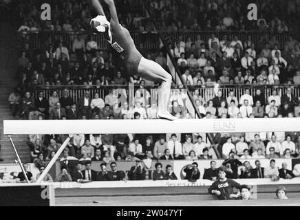 Championnats du monde femmes et hommes Ljubljana Yougoslavie, gymnastique artistique, 00-10-1970, Whizgle nouvelles du passé, adaptées à l'avenir. Explorez les récits historiques, l'image de l'agence néerlandaise avec une perspective moderne, comblant le fossé entre les événements d'hier et les perspectives de demain. Un voyage intemporel façonnant les histoires qui façonnent notre avenir. Banque D'Images