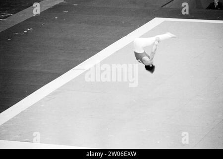 Championnats du monde femmes et hommes Ljubljana Yougoslavie, gymnastique artistique, 00-10-1970, Whizgle nouvelles du passé, adaptées à l'avenir. Explorez les récits historiques, l'image de l'agence néerlandaise avec une perspective moderne, comblant le fossé entre les événements d'hier et les perspectives de demain. Un voyage intemporel façonnant les histoires qui façonnent notre avenir. Banque D'Images
