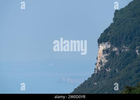 Lago di Garda (Lac de Garde) à Tignale, province de Brescia, Lombardie, Italie © Wojciech Strozyk / Alamy stock photo Banque D'Images