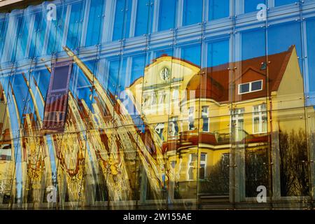 Reflet de vieux bâtiments dans les fenêtres de Sopot Pologne Banque D'Images