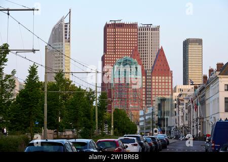 La vue Skyline avec les tours de différents ministères, appartements et bureaux à la Haye, pays-Bas Banque D'Images