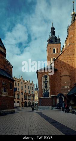 St. Basilique de Marie sur la place Maryatskaya. Vieille ville, Kraków, Pologne. Banque D'Images