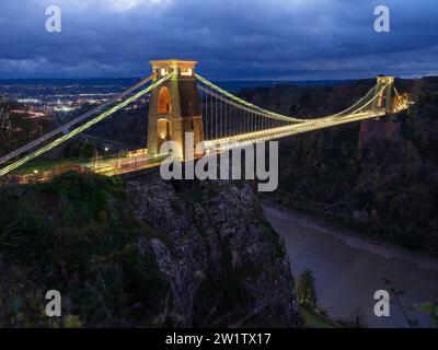 Le pont suspendu Clifton au-dessus des gorges de l'Avon à Bristol, Royaume-Uni, construit sur une conception et en l'honneur de l'ingénieur victorien Isambard Kingdom Brunel Banque D'Images