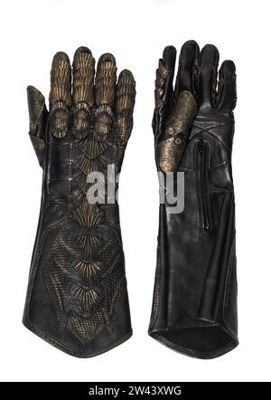 Gants du costume du Lord Marshal tiré du film : 'les chroniques de Riddick' 2004 Banque D'Images