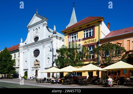 Ehemaliges Franziskanerkloster in der Fußgängerzone Hlavna, Kosice oder Kaschau, Slowakei Banque D'Images