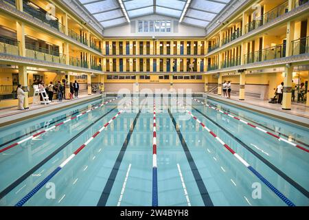 Paris, France. 21 décembre 2023. Cette photographie montre la piscine Pontoise récemment rénovée à Paris, le 21 décembre 2023. Photo de Firas Abdullah/ABACAPRESS.COM crédit : Abaca Press/Alamy Live News Banque D'Images