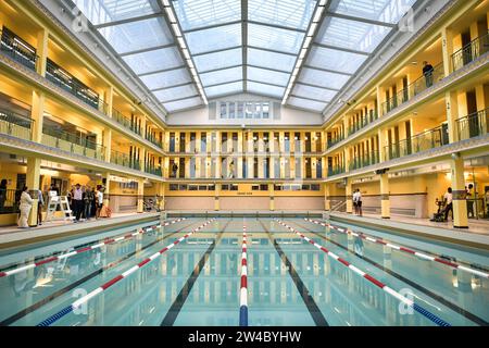 Paris, France. 21 décembre 2023. Cette photographie montre la piscine Pontoise récemment rénovée à Paris, le 21 décembre 2023. Photo de Firas Abdullah/ABACAPRESS.COM crédit : Abaca Press/Alamy Live News Banque D'Images