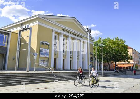 Friedrich-Wolf-théâtre, Lindenallee, Eisenhüttenstadt, Brandebourg, Allemagne Banque D'Images