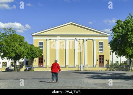 Friedrich-Wolf-théâtre, Lindenallee, Eisenhüttenstadt, Brandebourg, Allemagne Banque D'Images