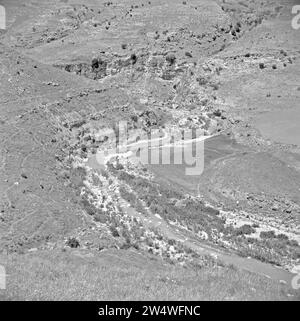 Dans la région de Jéricho. Vue sur la vallée de la rivière Jabbok ca. 1950-1955 Banque D'Images