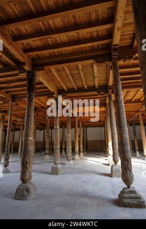 Khiva, Ouzbékistan - 15 décembre 2023 : la mosquée Juma située dans la vieille ville de Khiva, Ouzbékistan. Banque D'Images