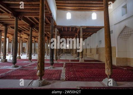 Khiva, Ouzbékistan - 15 décembre 2023 : la mosquée Juma située dans la vieille ville de Khiva, Ouzbékistan. Banque D'Images