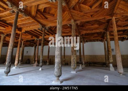 Khiva, Ouzbékistan - 15 décembre 2023 : la mosquée Juma située dans la vieille ville de Khiva, Ouzbékistan. Banque D'Images