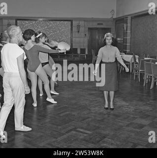 Eve Boswell vient pour la télévision néerlandaise / répétition de danse ca. 7 janvier 1963 Banque D'Images