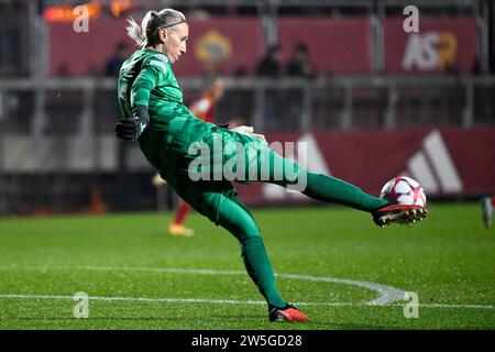 Katarzyna Kiedrzynek du Paris Saint Germain en action lors du match de la phase de groupes C de la Ligue des Champions féminine entre L'AS Roma et le Paris Saint Germain au stade tre fontane, Rome (Italie), le 20 décembre 2023. Banque D'Images