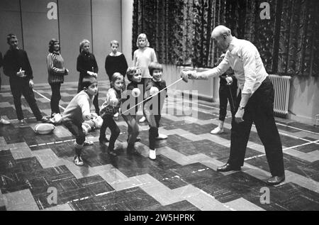 École d'escrime 'Tocato' à Zandvoort, élèves de l'école d'escrime ca. 8 janvier 1963 Banque D'Images