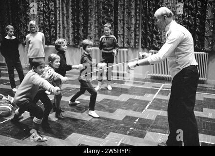 École d'escrime 'Tocato' à Zandvoort, élèves de l'école d'escrime ca. 8 janvier 1963 Banque D'Images