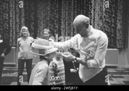 École d'escrime 'Tocato' à Zandvoort, élèves de l'école d'escrime ca. 8 janvier 1963 Banque D'Images