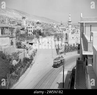 Image d'un boulevard dans la ville de Damas ca. 1950-1955 Banque D'Images