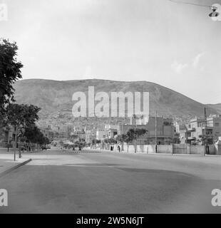 Image du boulevard Abbu-Rummaneh dans la ville de Damas ca. 1950-1955 Banque D'Images