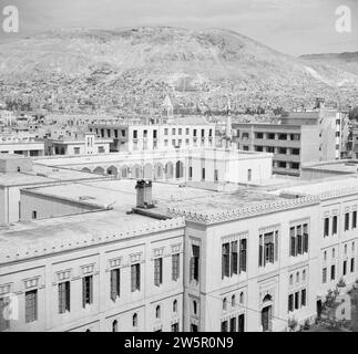 Grand bâtiment dans la ville de Damas ca. 1950-1955 Banque D'Images