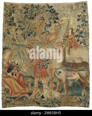 Hommes et animaux sauvages dans un paysage (fragment), anonyme, c. 1500 - c. 1520 tapis mural -fragment (?) - Avec Hortus conclusis avec des hommes sauvages ; à gauche au premier plan se trouve une femme avec un enfant sur leurs genoux ; elle a des cheveux suspendus et une couronne, et une longue récupération du rouge, les bras et le sein libres. De Wildeman a une couronne avec panache sur la tête, atteint l'enfant un faucon et porte un paltrock surportant dont les genoux de Dierevel, qui est fini avec des coupes comiques coq-poule. Il y a un chien et un mouton à leurs pieds. Un arbre à fleurs au milieu. De la droite, il y a deux grands anim longs Banque D'Images