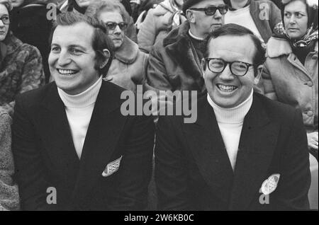 Compétitions de patinage pour la première coupe du monde ISSL pour les professionnels à de Uithof à la Haye, numéros 3 et 4 Morris (l) et Nealy, membres du conseil d'administration de l'ISSL ca. 6 janvier 1973 Banque D'Images