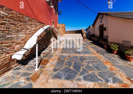 Os de baleine. Le Mirador de la Riba commémore le passé baleinier du village. Puerto de Vega, Navia, Principauté des Asturies, Espagne, Europe Banque D'Images