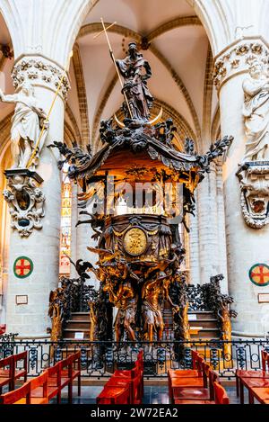 Chaire baroque du 17e siècle, réalisée par le sculpteur anversois Hendrik Frans Verbruggen en 1699. La cathédrale de St. Michael et St. Gudula habituel Banque D'Images