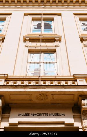 Hôtel du Lotto, maison du Musée Magritte. Le Musée Magritte est un musée d'art dédié à l'œuvre de l'artiste surréaliste belge René Magritt Banque D'Images