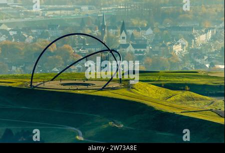 Vue aérienne, Hoheward Soil tip avec l'observatoire de l'horizon, point de repère, vue sur Hochlarmark et la tour sinueuse de l'ancien Recklinghausen II coll. Banque D'Images