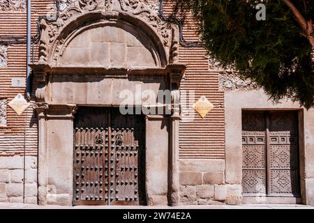 Portail du couvent de Las Descalzas Reales - Monasterio de las Descalzas Reales, est un monastère royal situé à Madrid, ancien palais. Madrid, Co Banque D'Images