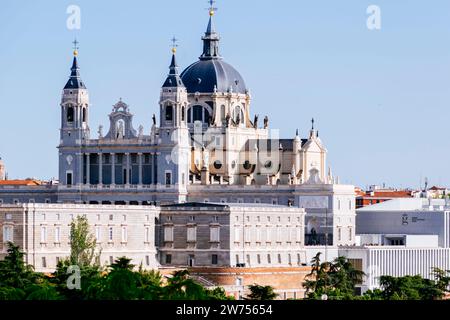 Palais royal, cathédrale de l'Almudena et galerie des collections royales vues du Parque del Oeste. Madrid, Comunidad de Madrid, Espagne, Europe Banque D'Images