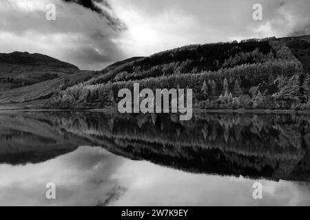 Vue d'automne sur le Loch Lochy à Laggan Locks, Caledonian Canal, Great Glen, Highlands of Scotland Banque D'Images