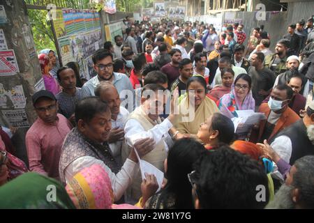 Dhaka Bangladesh 21 December2023,Alhaj Mohammad Wakil Uddin, candidat de la Ligue Awami pour la circonscription de Dhaka-11 à la 10e élection parlementaire, est p Banque D'Images