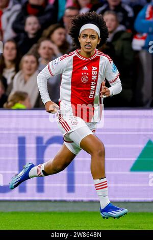 AMSTERDAM, NIEDERLANDE - DÉCEMBRE 20 : Lily Yohannes (AJAX Amsterdam) regarde pendant l'entraînement Groupe C - UEFA Women's Champions League 2023/24 AFC Banque D'Images