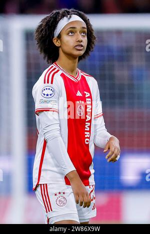 AMSTERDAM, NIEDERLANDE - DÉCEMBRE 20 : Lily Yohannes (AJAX Amsterdam) regarde pendant l'entraînement Groupe C - UEFA Women's Champions League 2023/24 AFC Banque D'Images